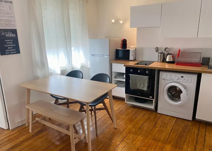 2Nd Floor Cozy Central Flat With Free Parking